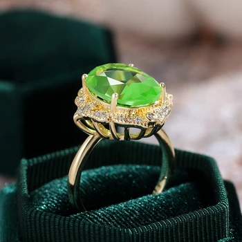 Huitan Ярко-Зелен Камък Дамски Пръстени за Сватбена Вечер Елегантна Сватбена халка на пръста си Прекрасна CZ Златист Цвят Модни бижута